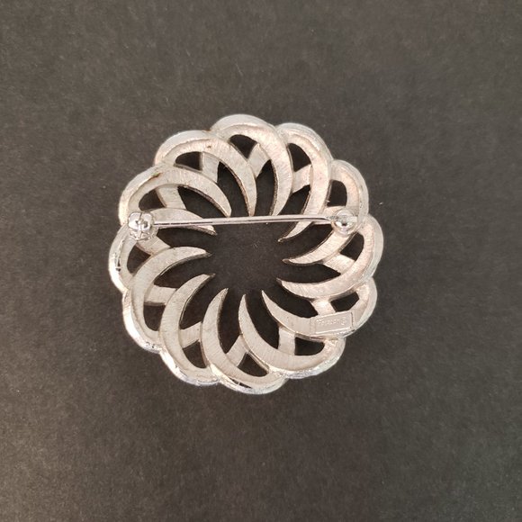 2 For $20   Trifari silver tone wind swept effect brooch - Picture 3 of 4